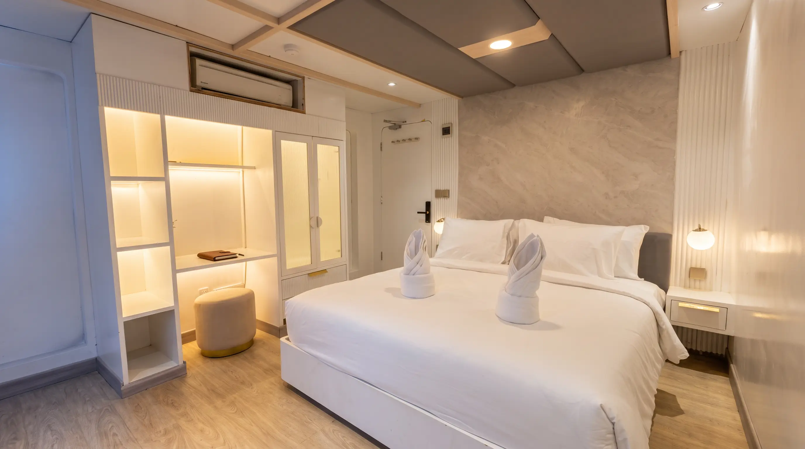 Double cabin with wardrobe and vanity aboard Lasha