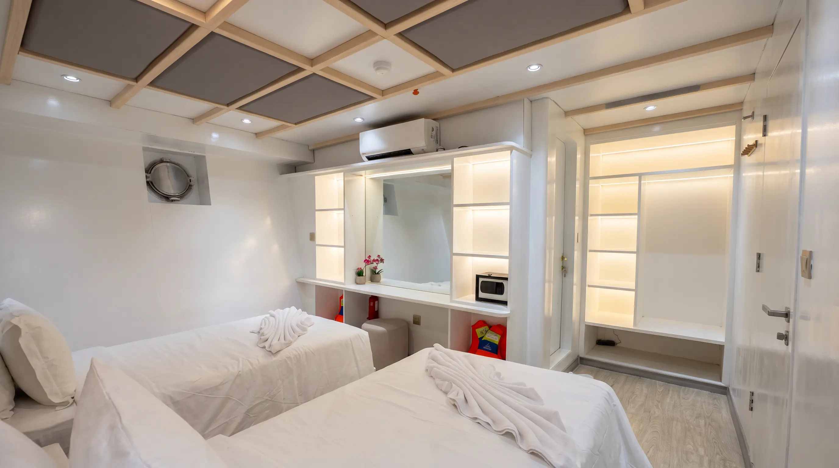 Twin cabin with vanity and window aboard Lasha