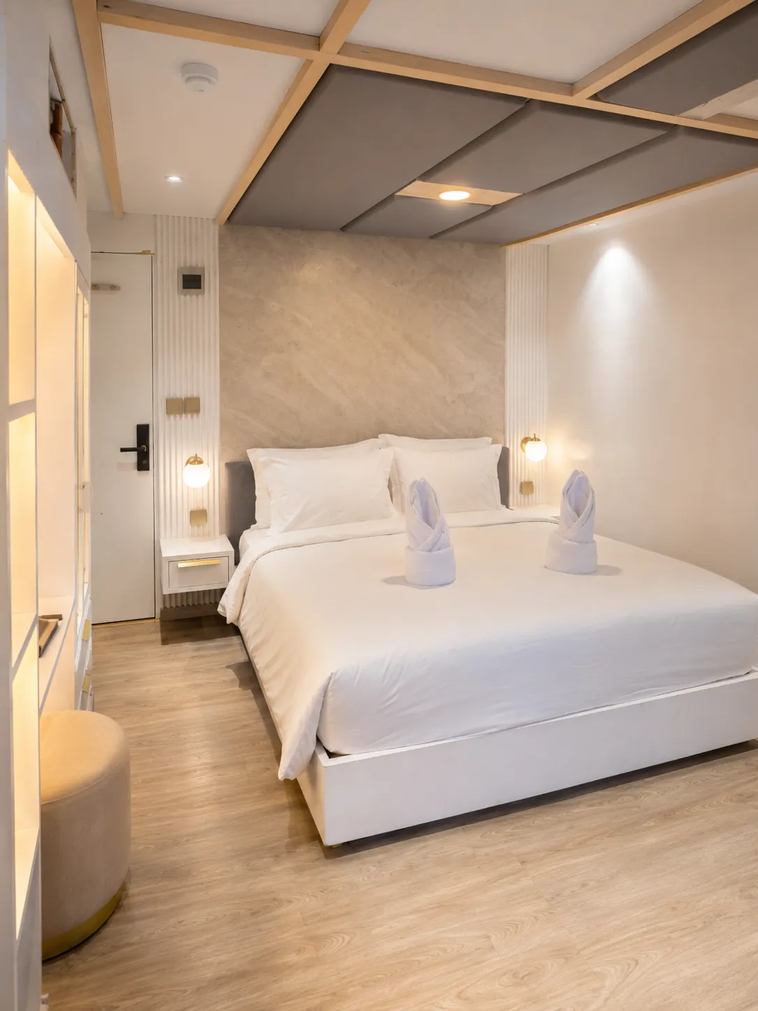 Double cabin with wardrobe aboard Lasha