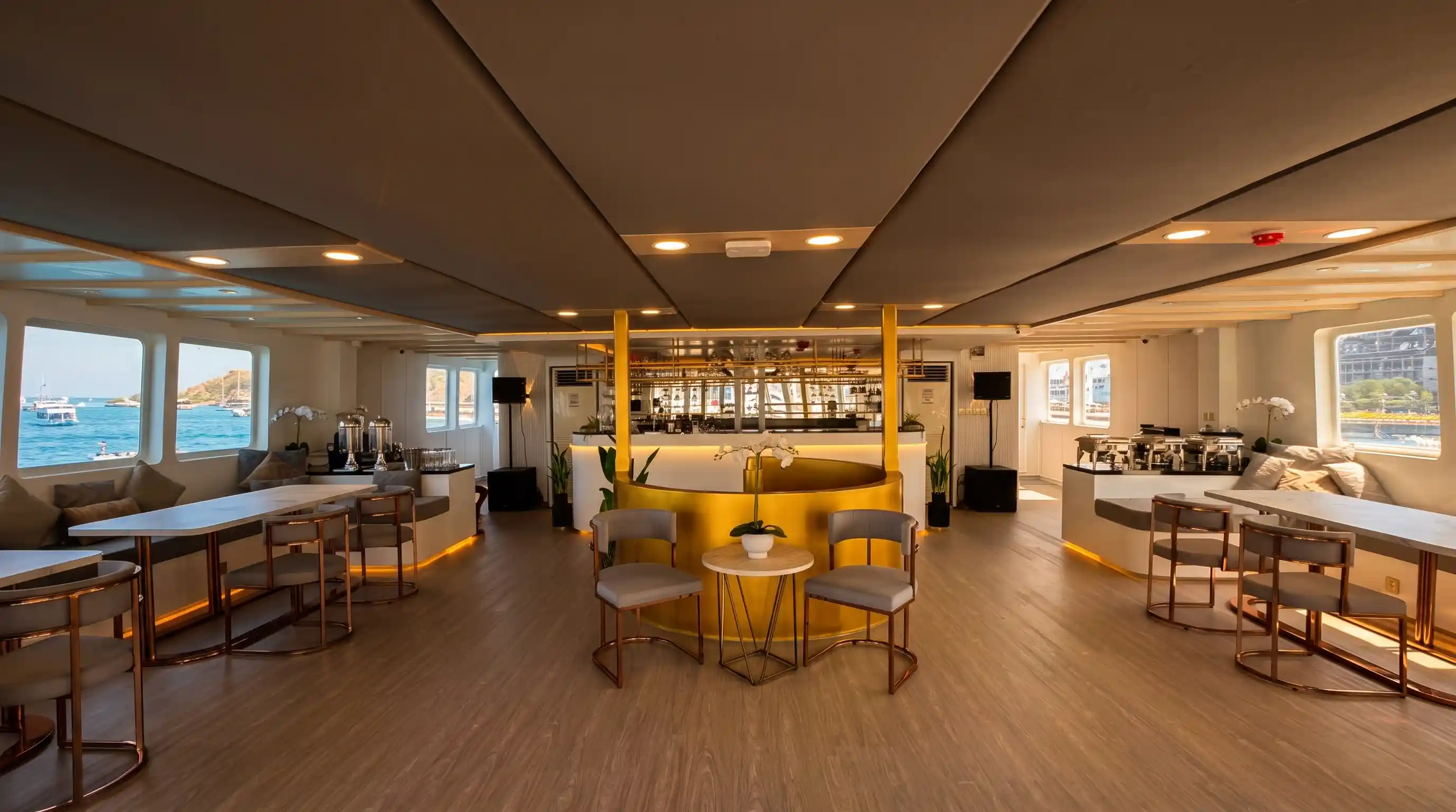 Bar, lounge and dining area aboard Lasha