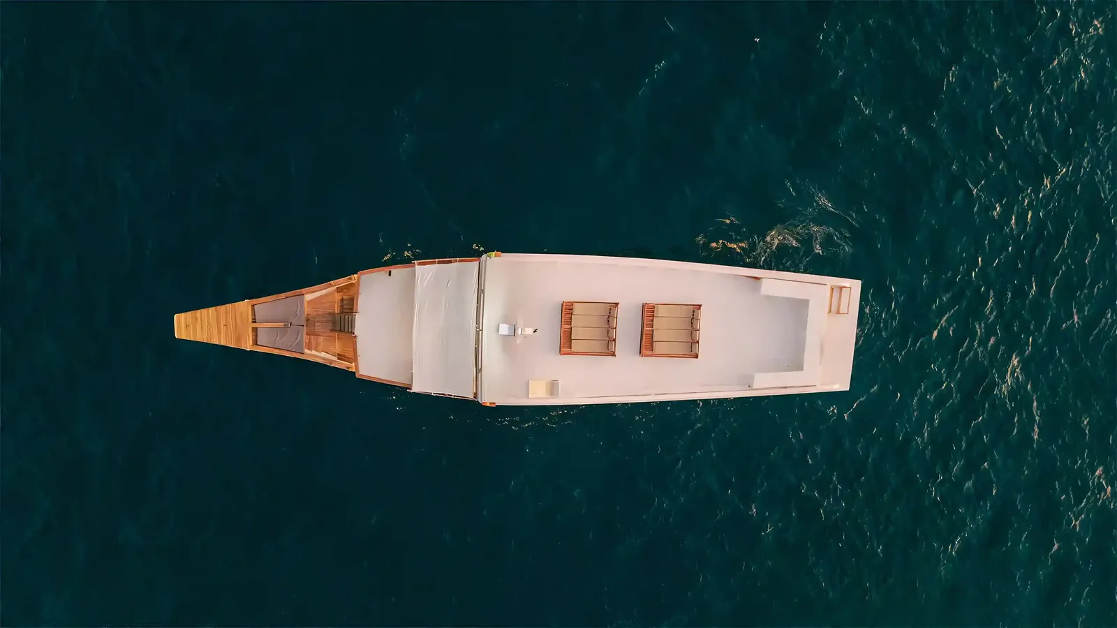 Ayvara 360-degree rooftop deck &mdash; Komodo National Park
