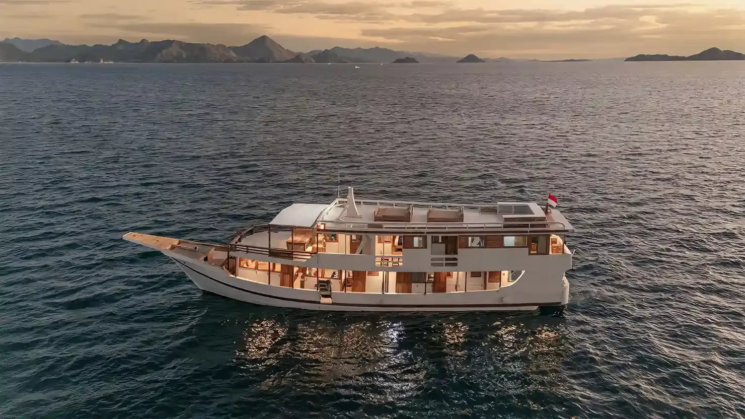 Ayvara cruises exterior &mdash; Komodo National Park