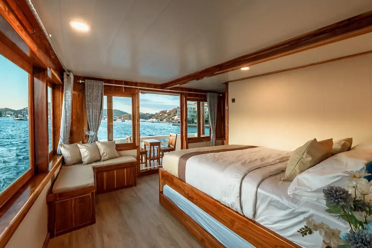 Ayvara master ocean view &mdash; Komodo National Park