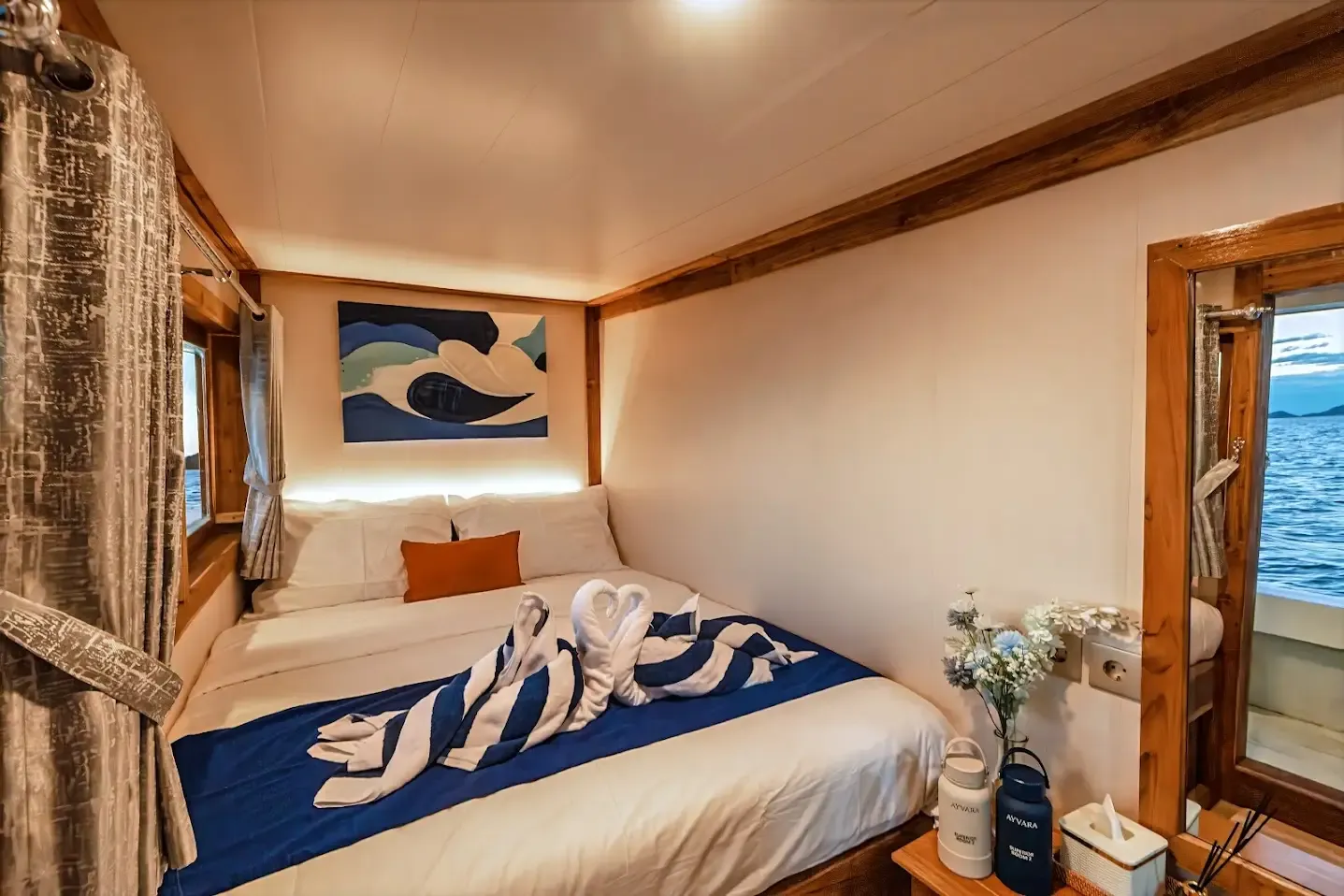 Ayvara superior cabin ocean view &mdash; Komodo National Park
