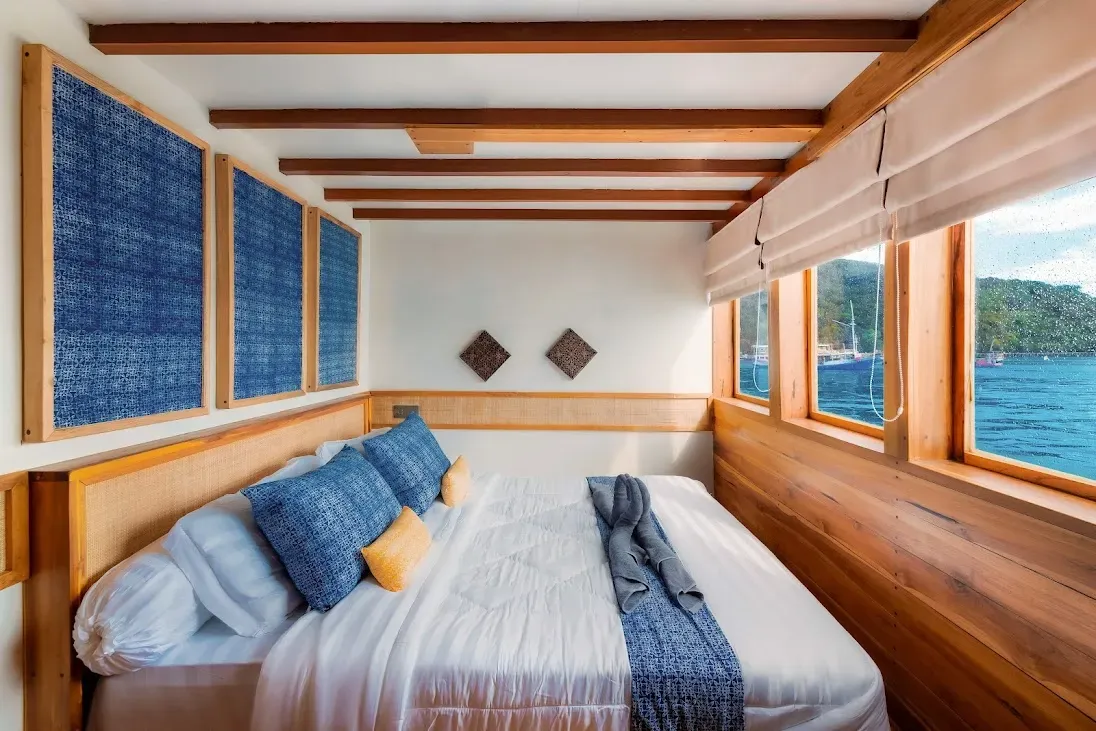 Catnazse liveaboard — catnazse liveaboard grandi cabin, Komodo National Park