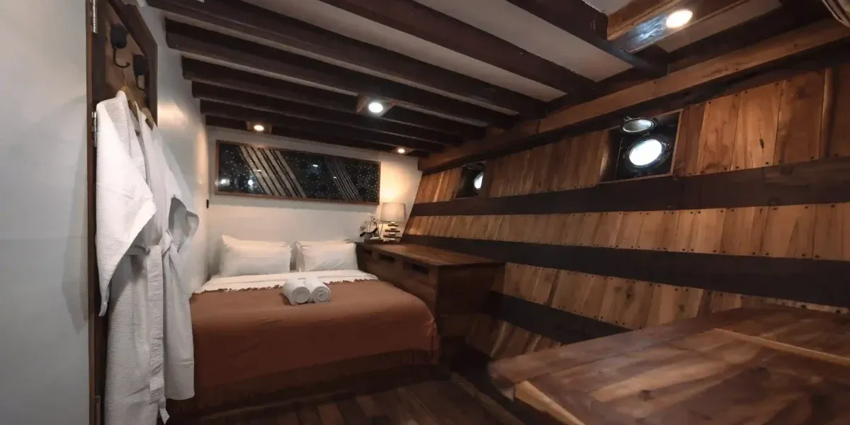 Elbark cruise — elbark toraja cabin, Komodo National Park