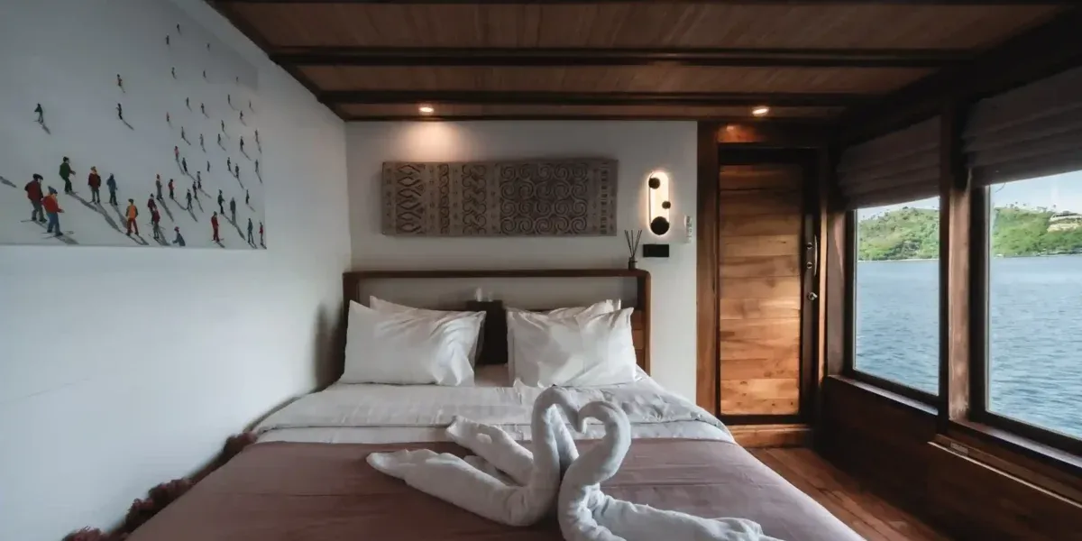 Elbark cruise — elbark weh mentawai cabin, Komodo National Park