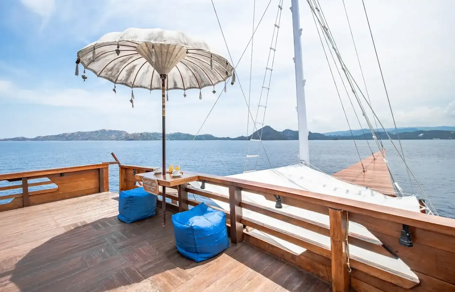 Magika liveaboard — chill area magika phinisi 4, Komodo National Park
