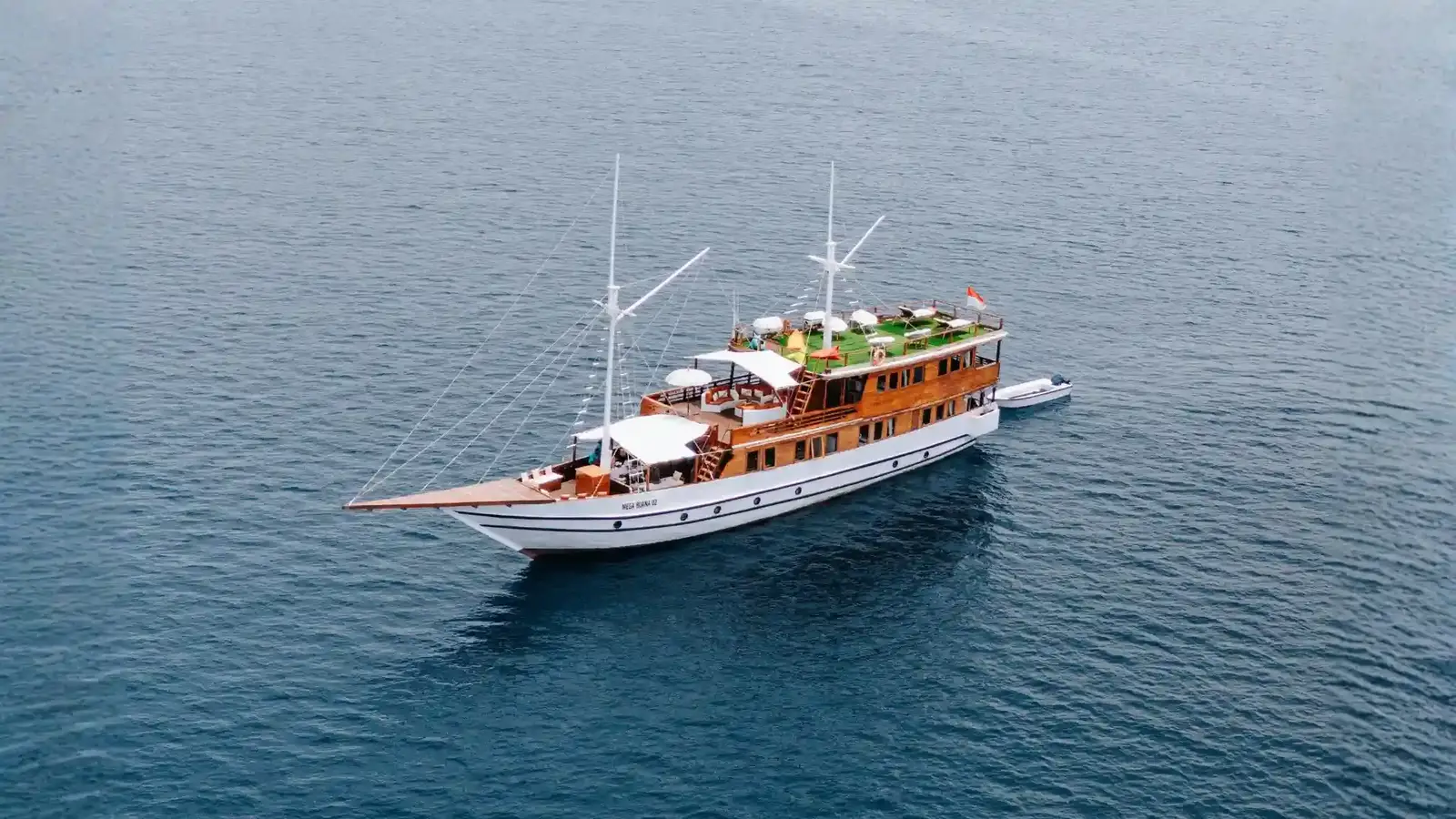 Magika liveaboard — magika phinisi 2, Komodo National Park