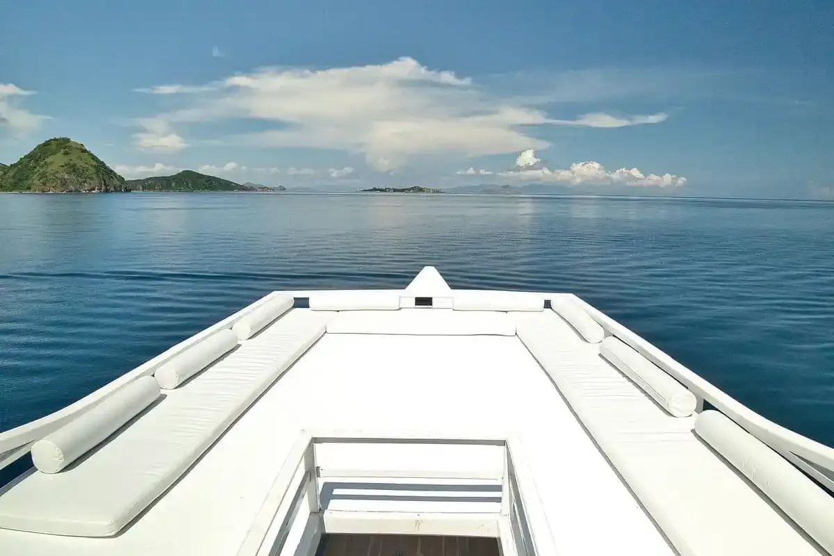 Malca shared deck facilities &mdash; Komodo National Park