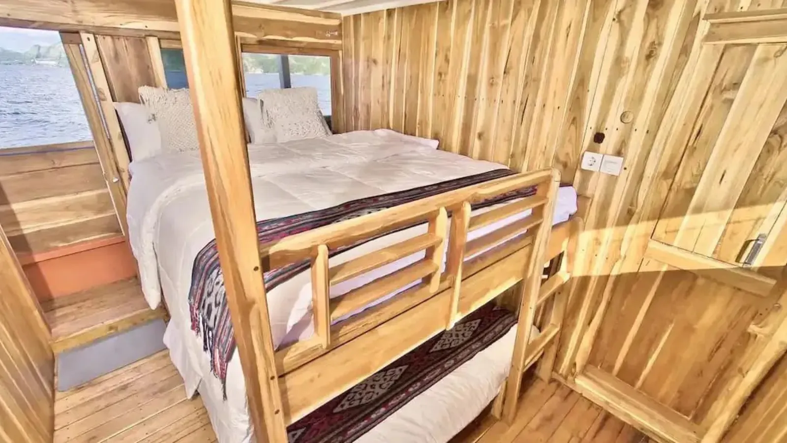 Malca Quad Room bunk layout &mdash; Komodo National Park
