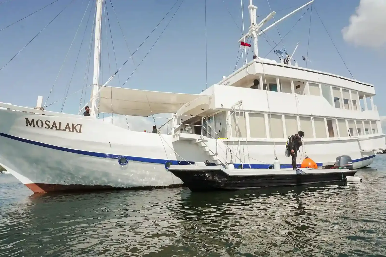 Mosalaki phinisi — mosalaki phinisi diving, Komodo National Park