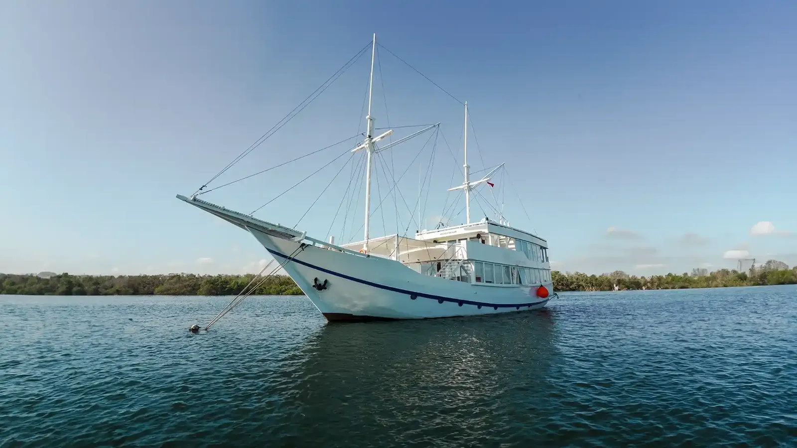 Mosalaki phinisi — mosalaki zon zon, Komodo National Park