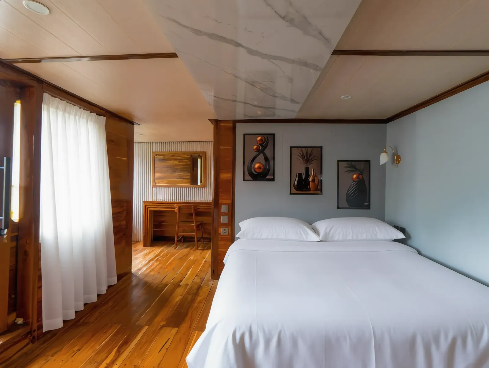 Naturalia cruise — master cabin naturalia cruise 9, Komodo National Park