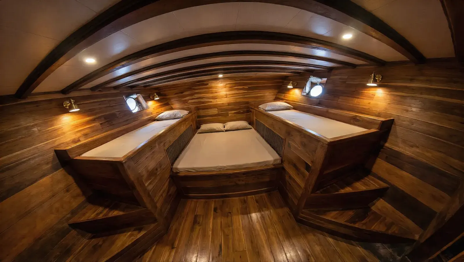 Naturalia cruise — sharing cabin naturalia cruise 15, Komodo National Park