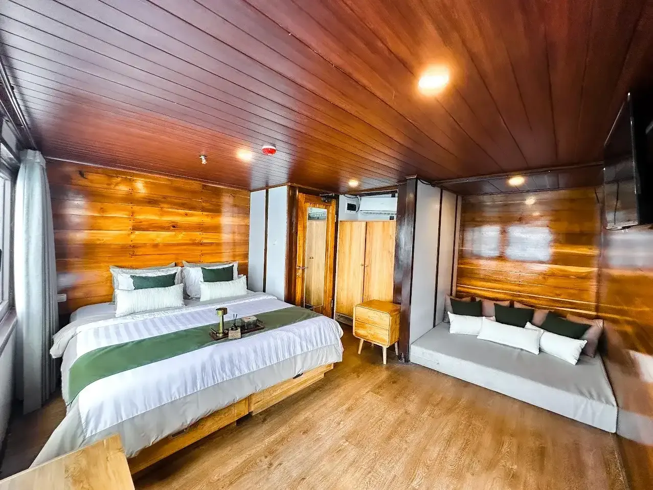 Neptune Cruise cruise — neptune junior suite, Komodo National Park