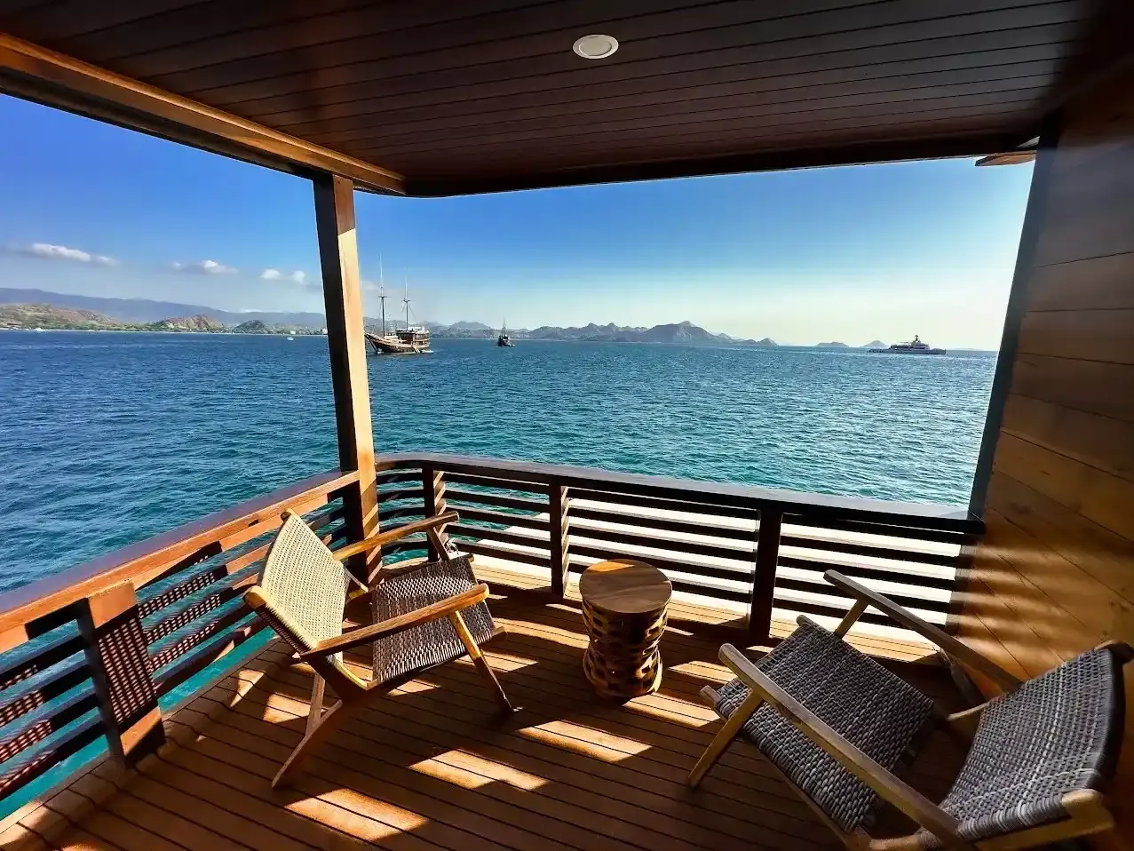 Neptune Cruise cruise — neptune mansard i balcony, Komodo National Park