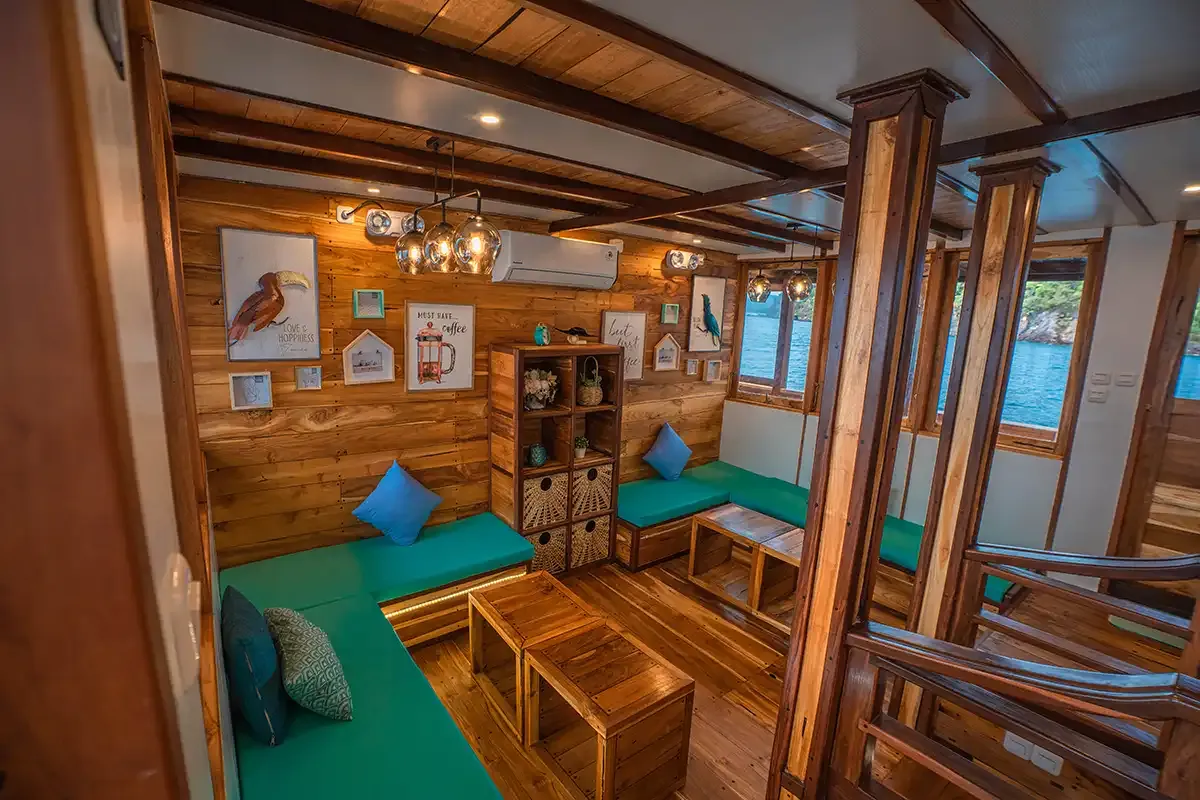 Pinta liveaboard — pinta indoor chill area 6, Komodo National Park