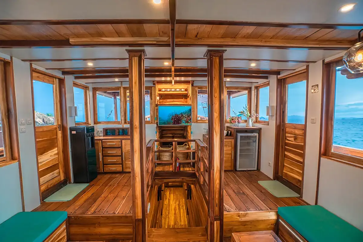 Pinta liveaboard — pinta indoor chill area, Komodo National Park
