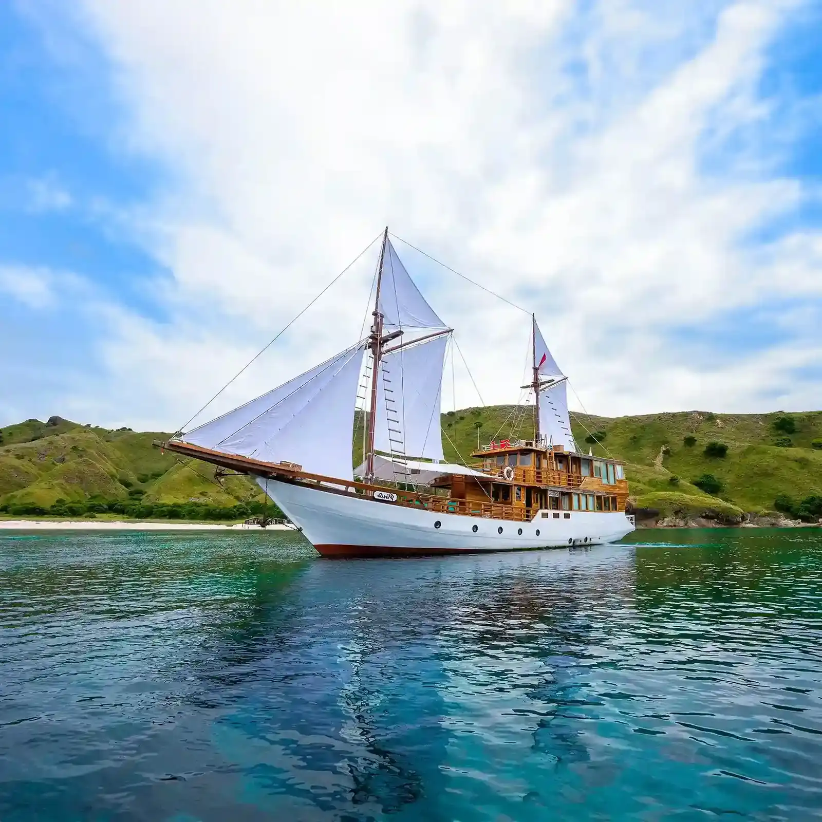 Pinta liveaboard — pinta, Komodo National Park