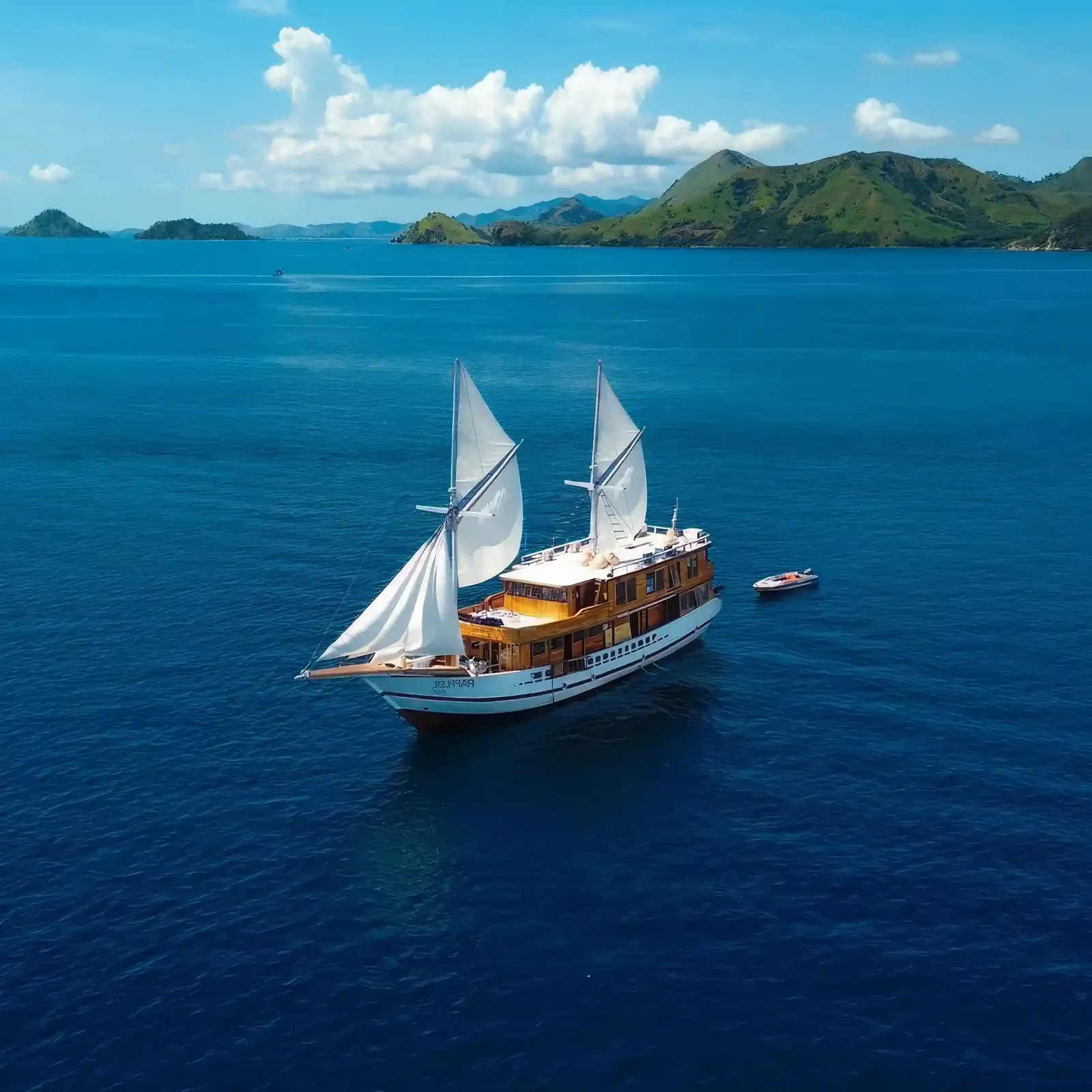 Raffles cruise — raffles 2, Komodo National Park