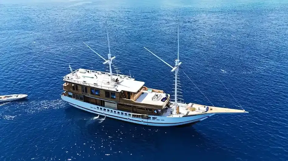 Raffles cruise — raffles cruise tour1, Komodo National Park