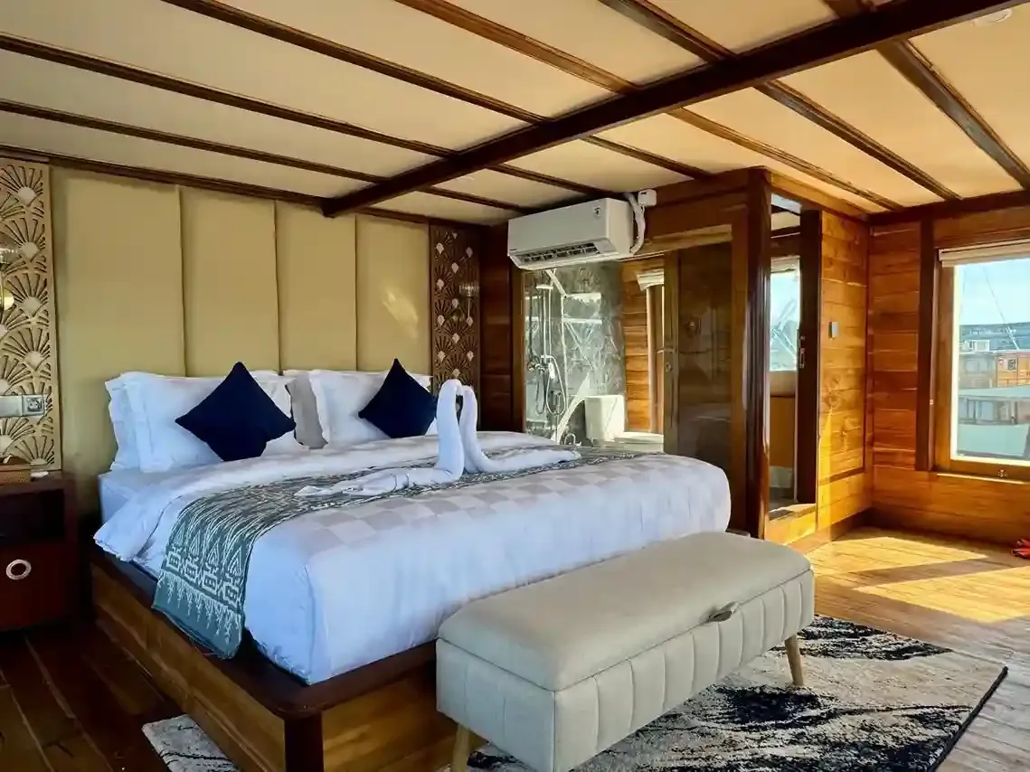 Raffles cruise — raffles cruise tour2, Komodo National Park