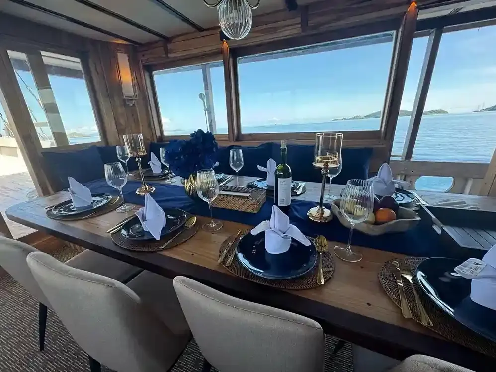Raffles cruise — raffles cruise tour4, Komodo National Park