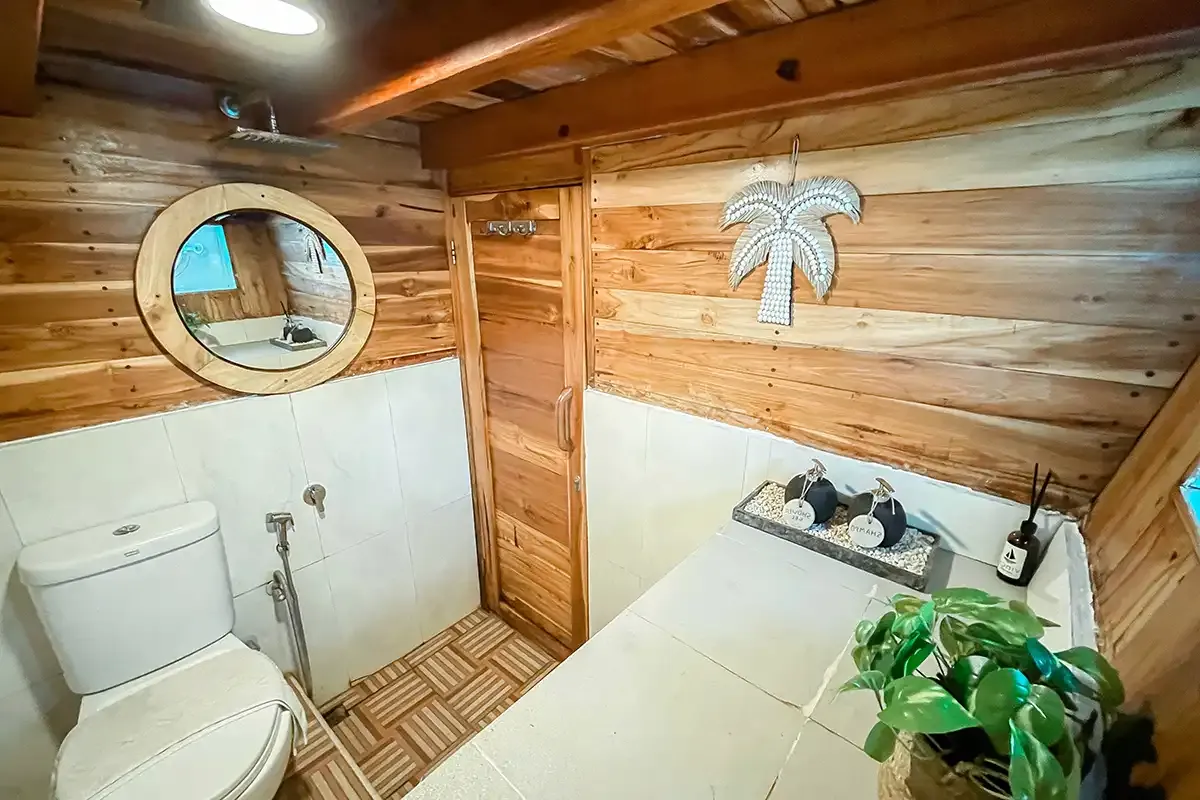 Vinca voyages — vinca balinese room 2, Komodo National Park