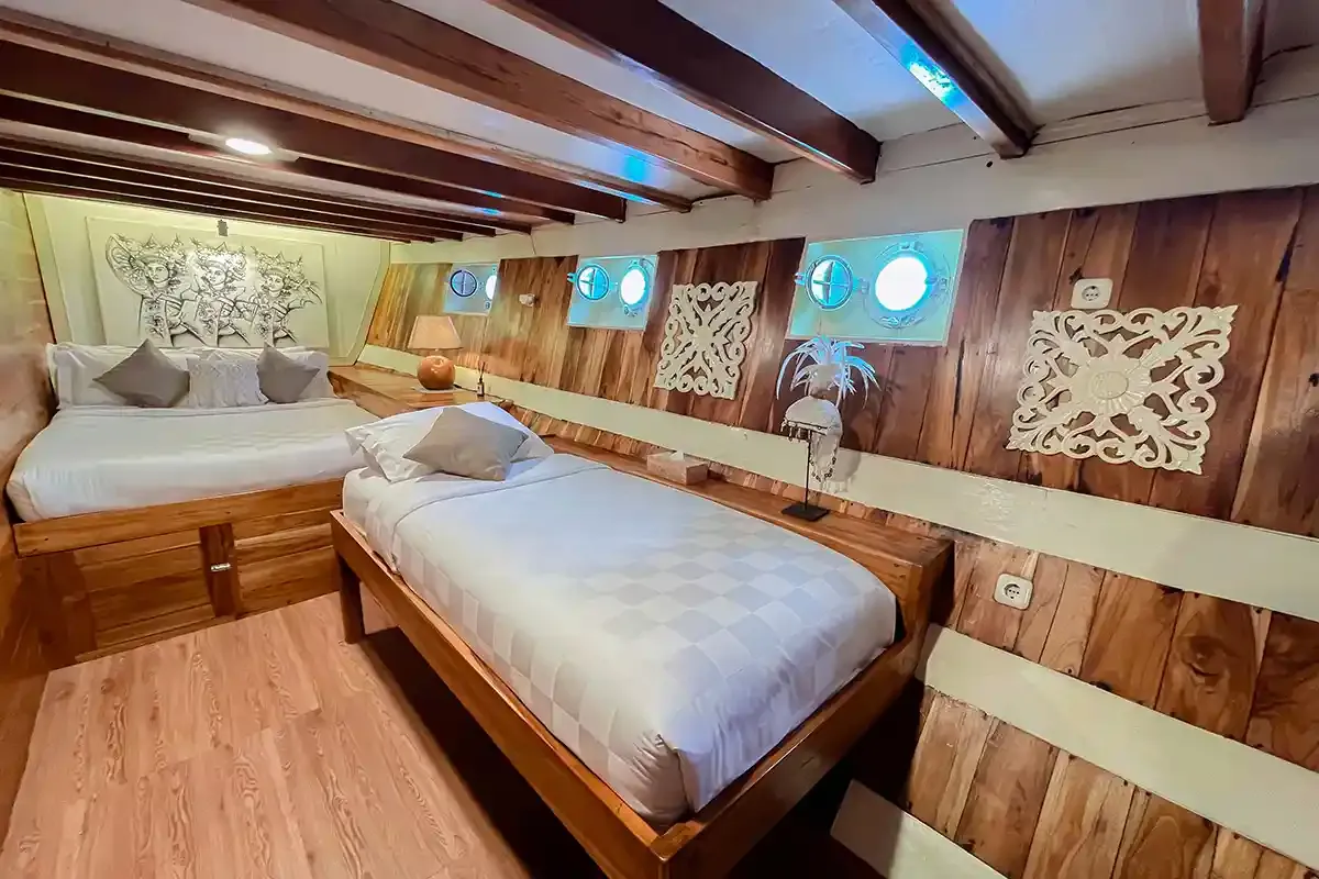 Vinca voyages — vinca balinese room, Komodo National Park