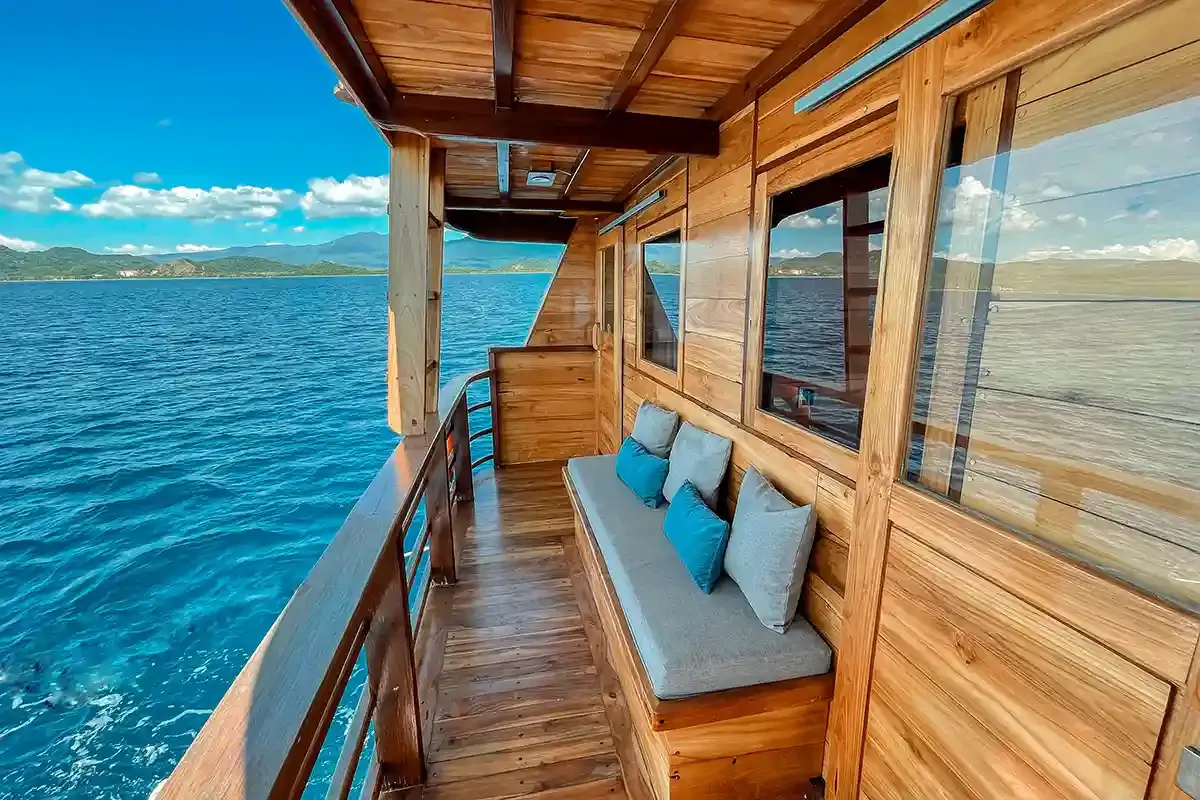 Vinca voyages — vinca japanese room, Komodo National Park