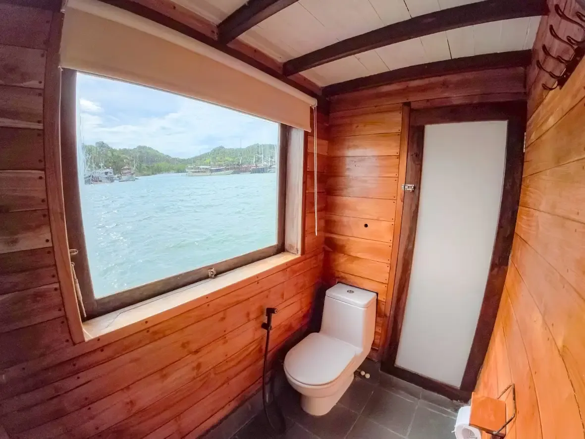 Yumana Deluxe cabin bathroom &mdash; Komodo National Park