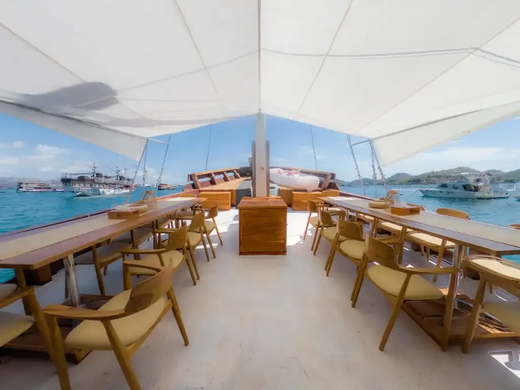 Yumana dining room &mdash; Komodo National Park