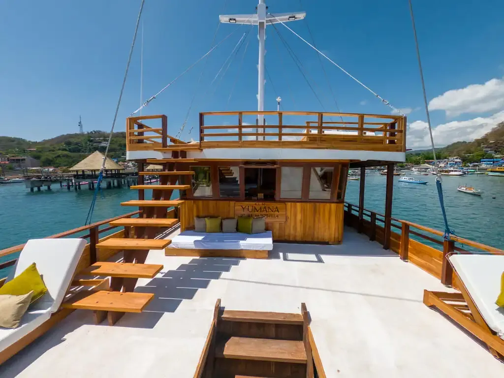 Yumana spacious sundeck &mdash; Komodo National Park