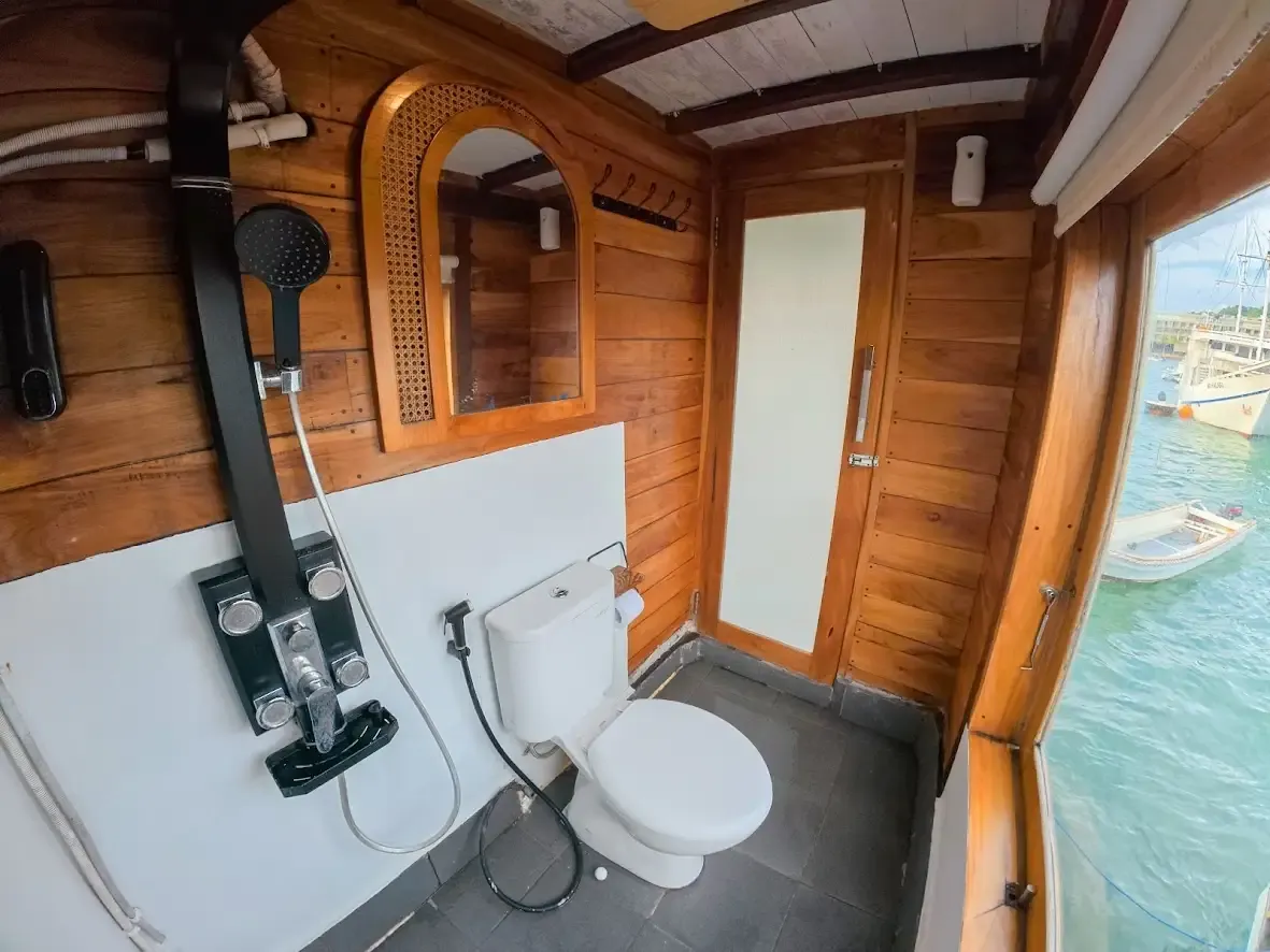 Yumana Royal Suite cabin &mdash; Komodo National Park