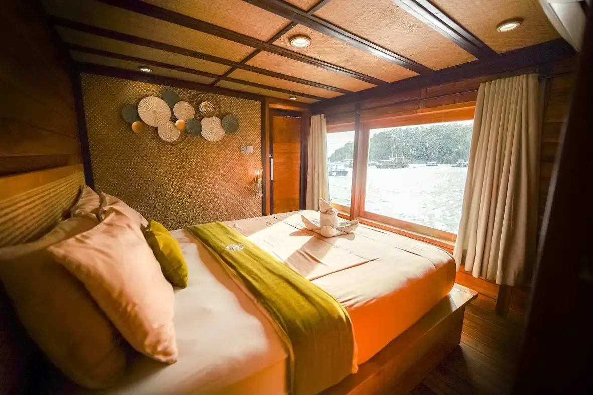 Yumana Signature cabin, upper deck &mdash; Komodo National Park