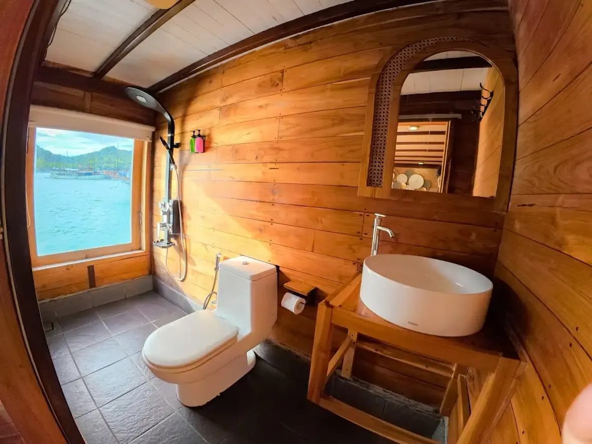 Yumana Signature cabin, upper deck &mdash; Komodo National Park