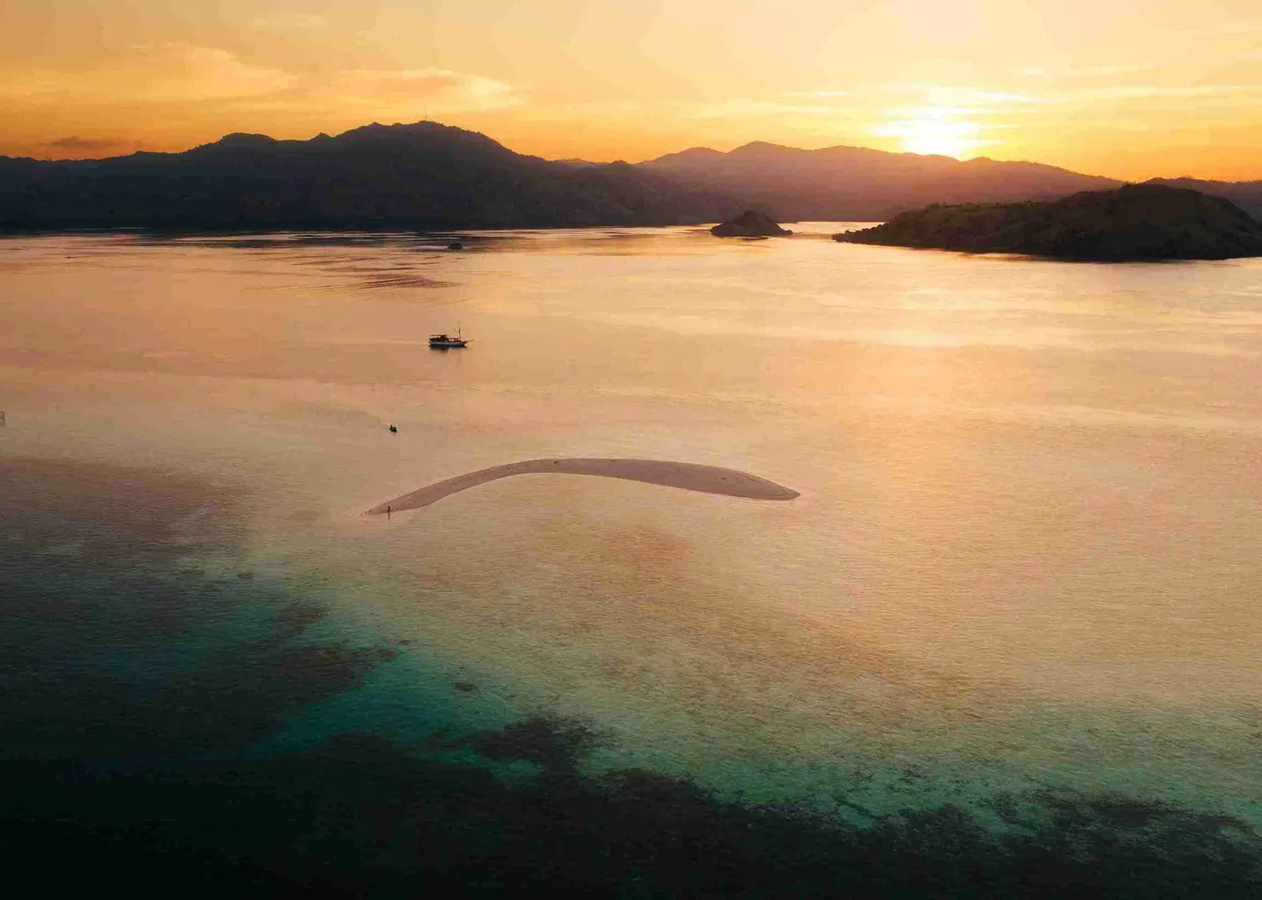 Best Time To Visit Taka Makassar — Komodo National Park