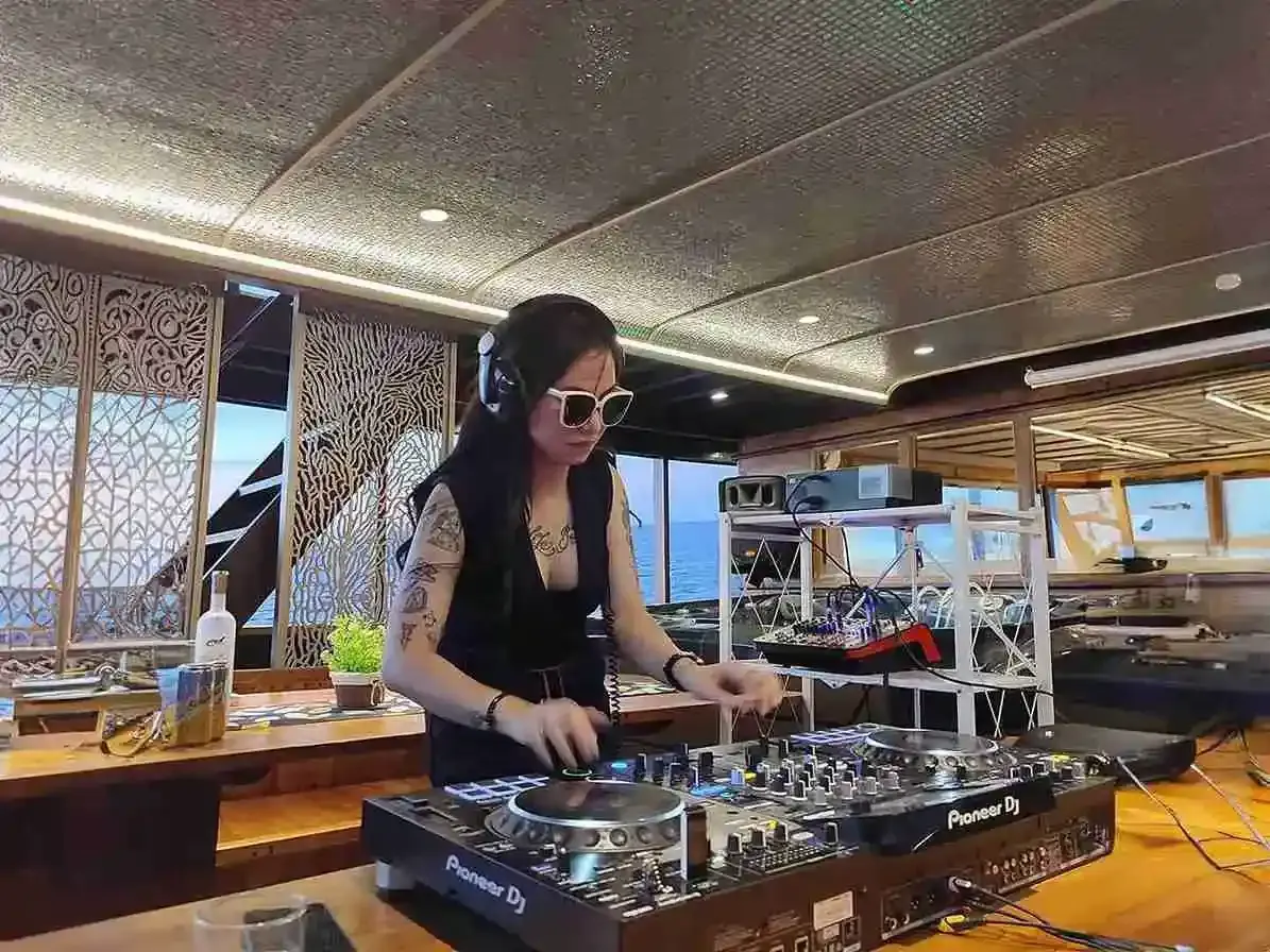 Boat Party Komodo — Komodo National Park