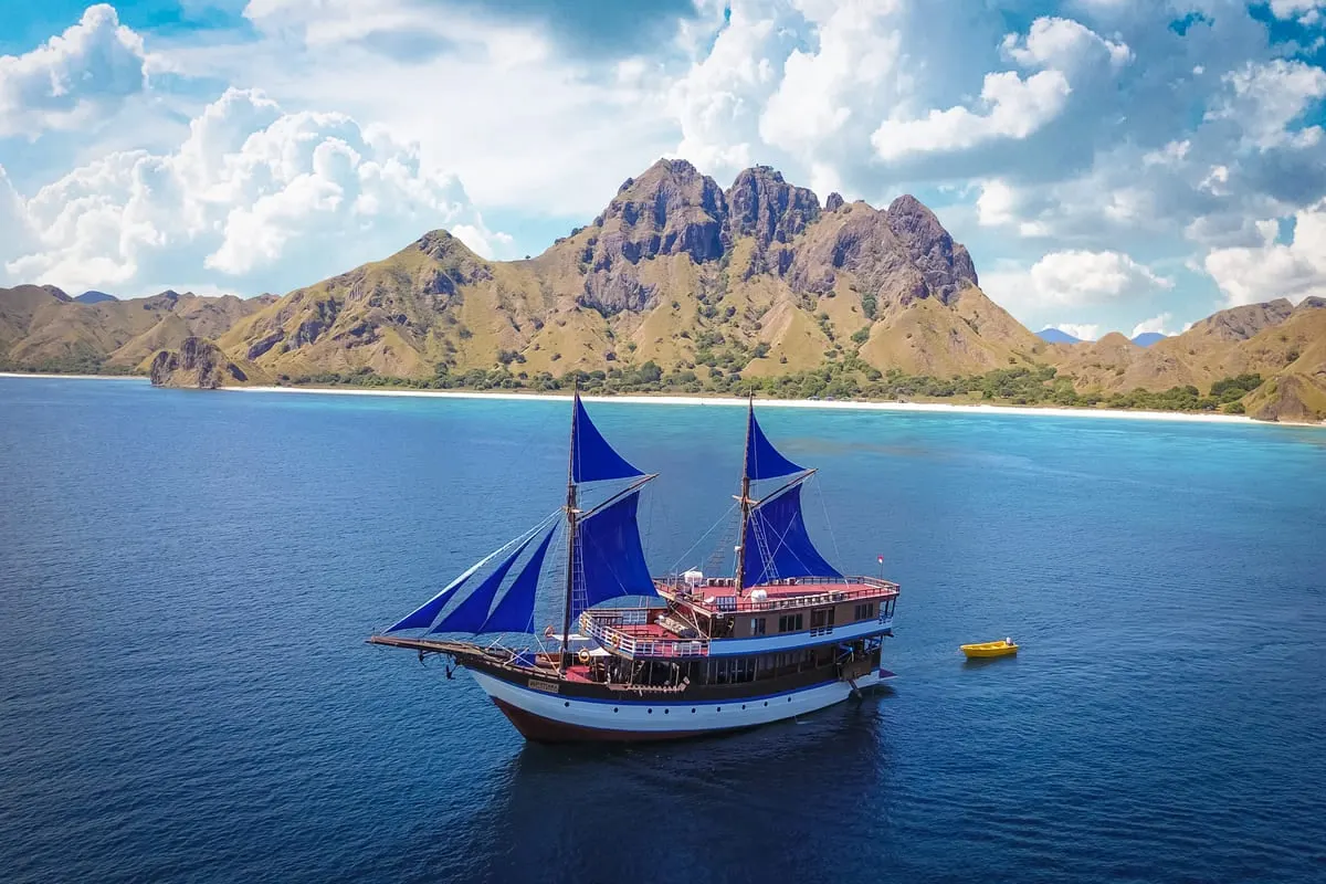 Boat Party Open Sail Labuan Bajo — Komodo National Park