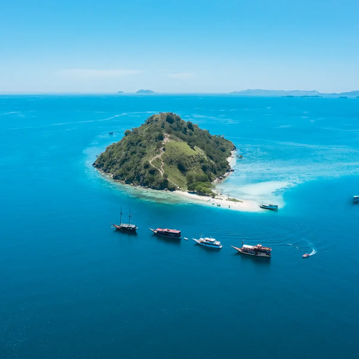 Kelor Island In Labuan Bajo — Komodo National Park