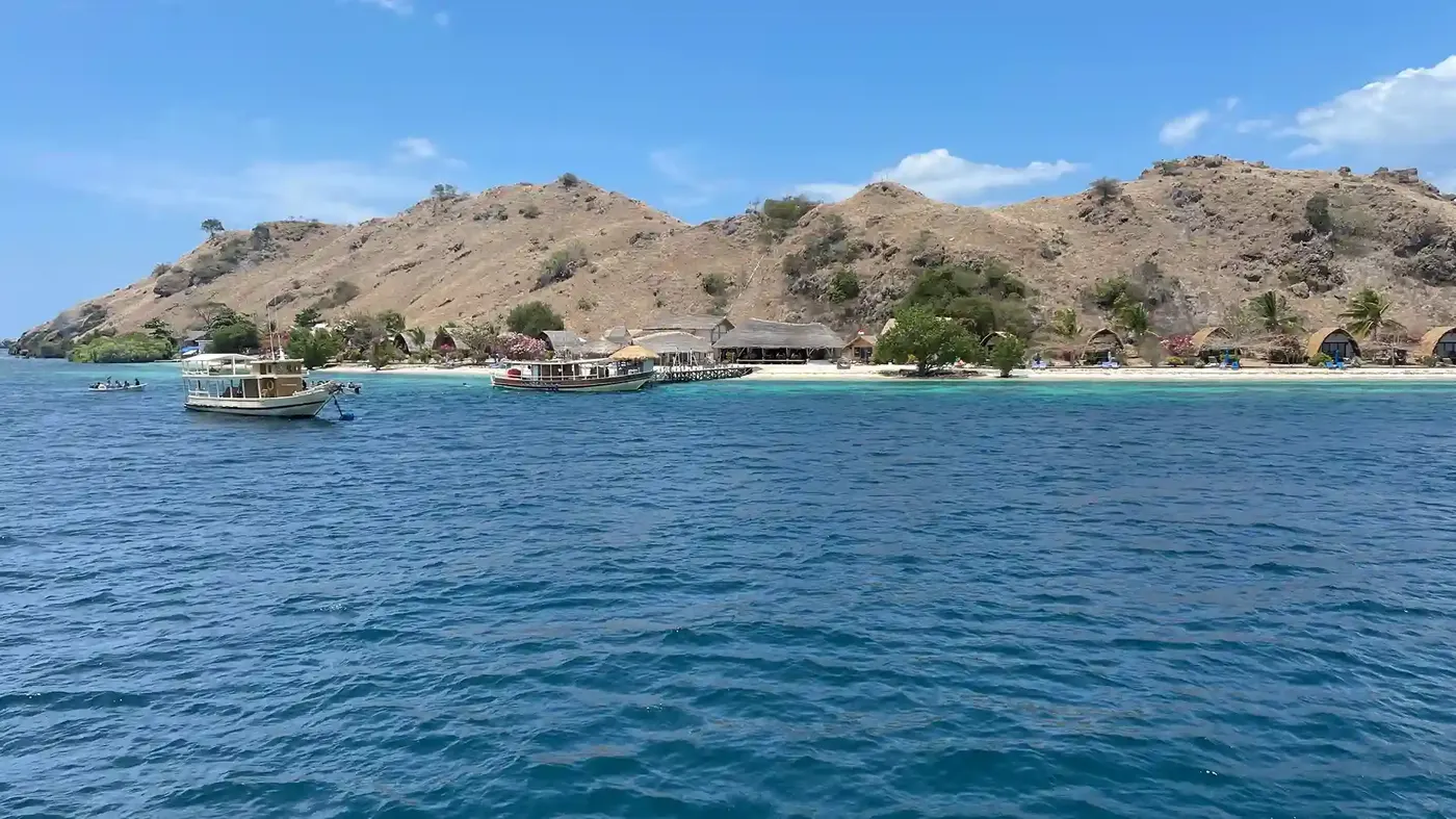 Labuan Bajo Sebayur Island — Komodo National Park, by our operator Komodo Luxury