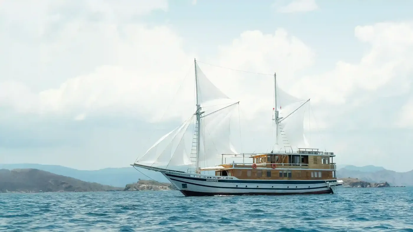 Open Trip Catnazse Liveaboard — Komodo National Park