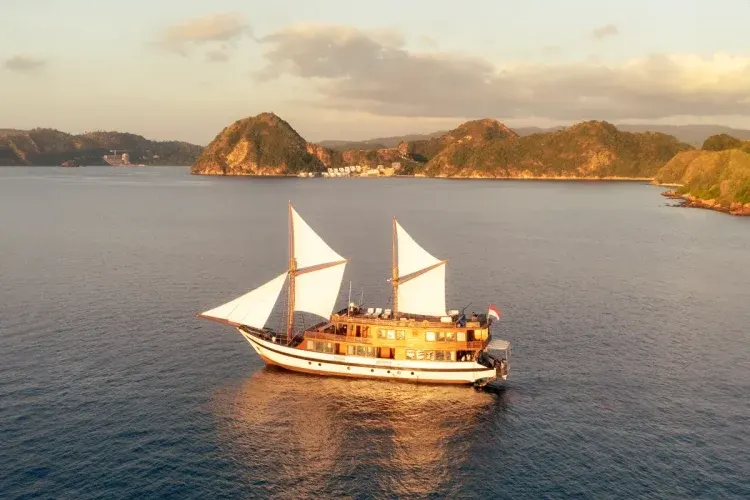 Open Trip Neptune Cruise Phinisi — Komodo National Park, by our operator Komodo Luxury