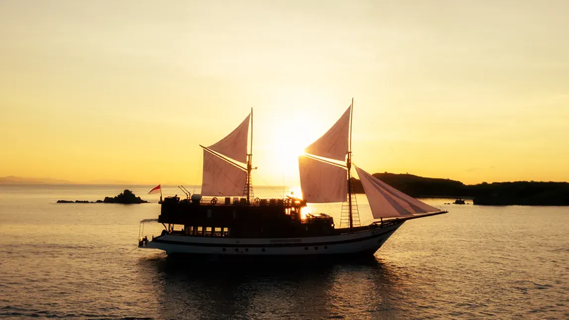 Open Trip Neptune Cruise Phinisi — Komodo National Park, by our operator Komodo Luxury