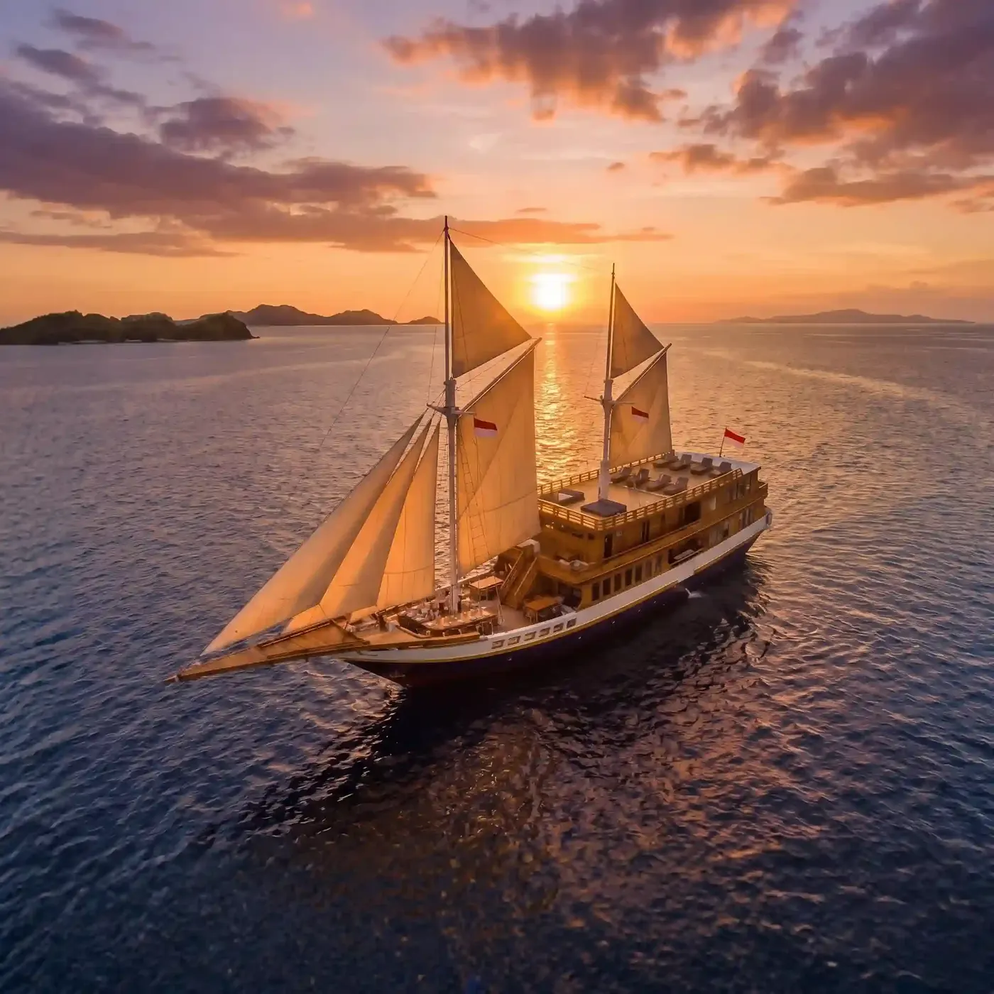 Phinisi Naturalia At Sea — Komodo National Park, by our operator Komodo Luxury
