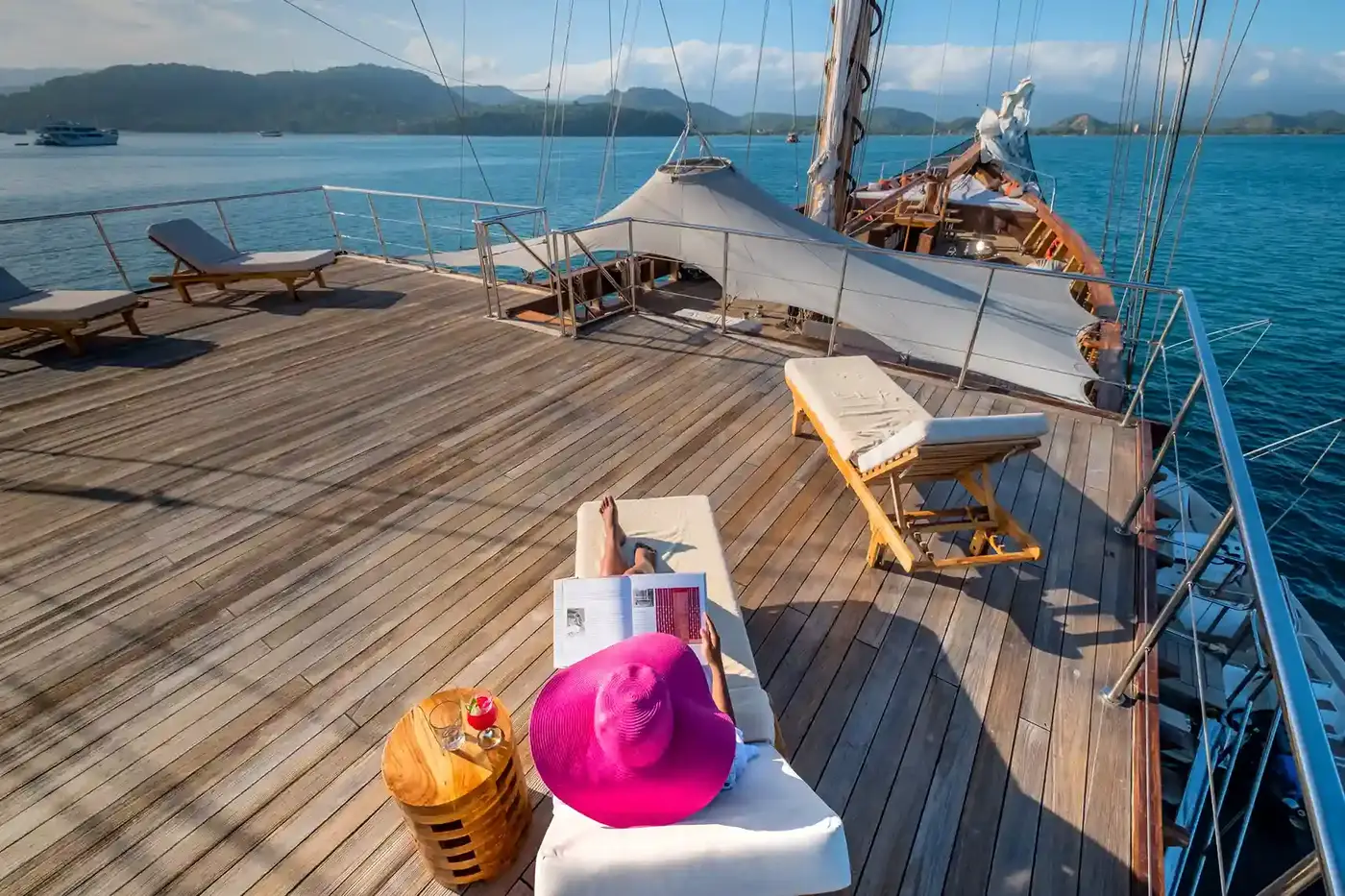 Private Sailing Tour Package Komodo National Park Komodo Island Labuan Bajo — Komodo National Park