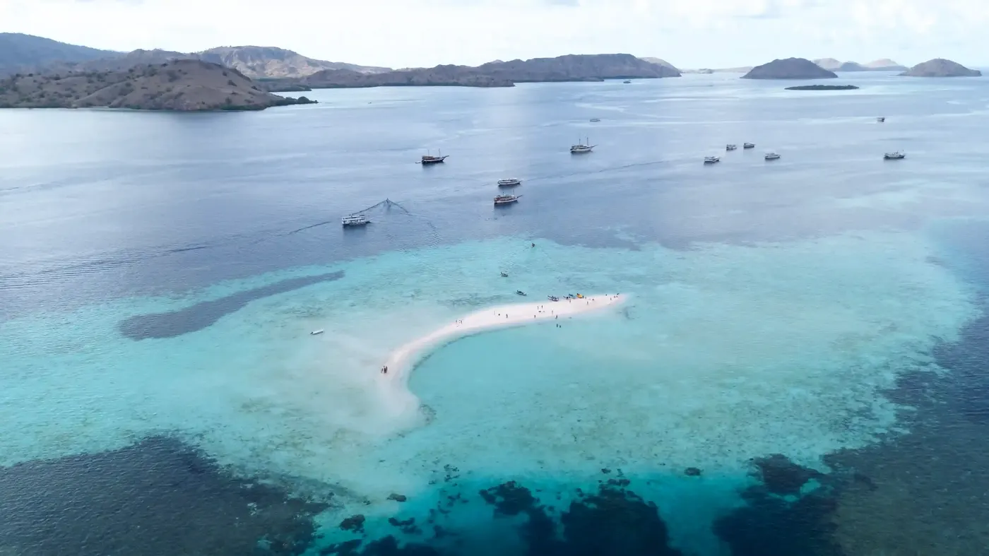 Taka Makassar Komodo National Park Komodo Island Tour — Komodo National Park